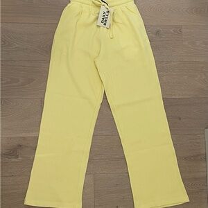 NWT Daily Drills Thermal Resort Pants in Lemonade w/ Monochrome Patch - XS/S